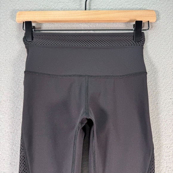 Lululemon Capri Leggings Womens 4 Black Comfort Stretch Workout Mesh Yoga Gym - Picture 3 of 14